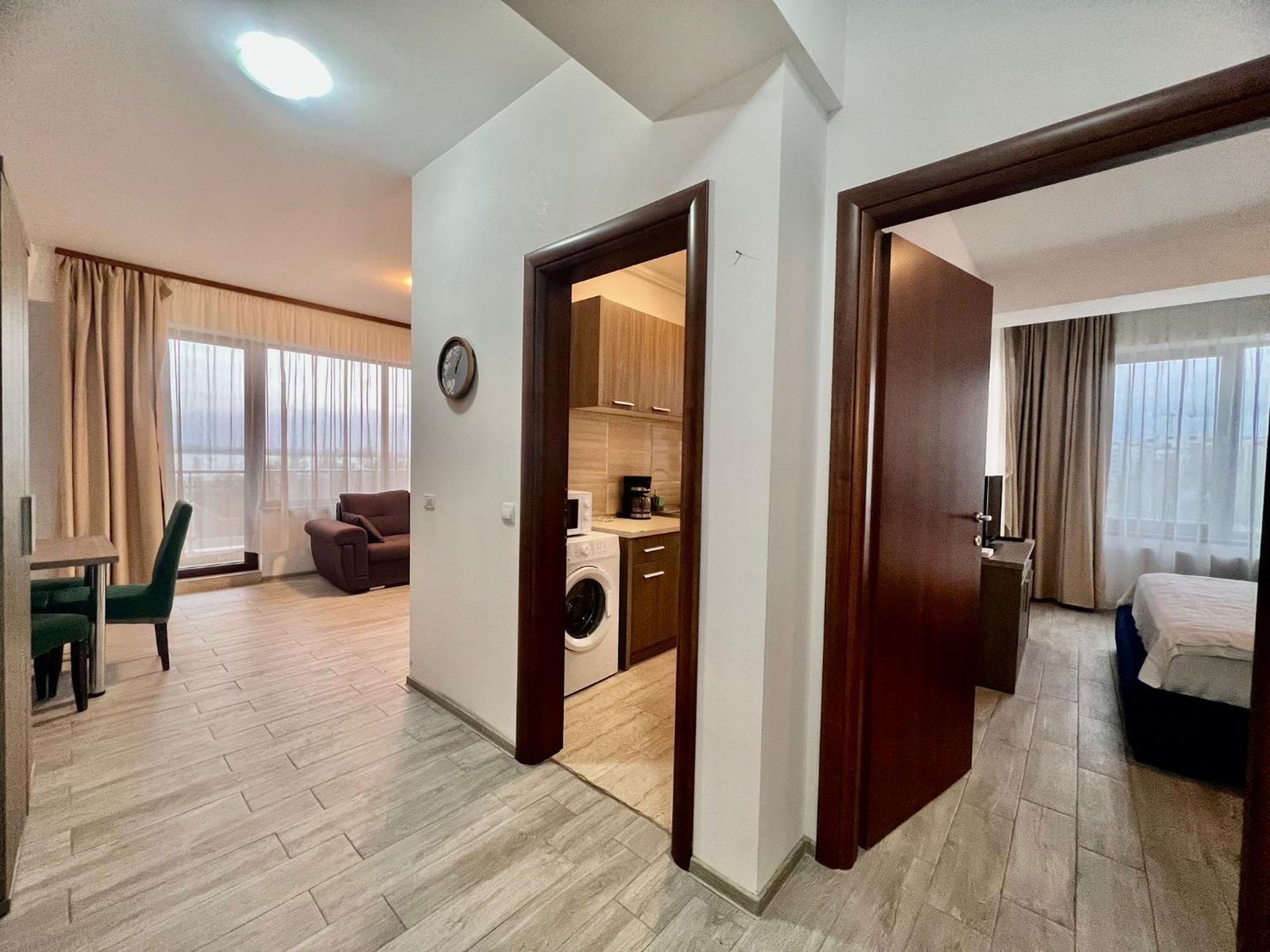 Апартаменти Summerland Apartmants Mamaia Nord Екстер'єр фото